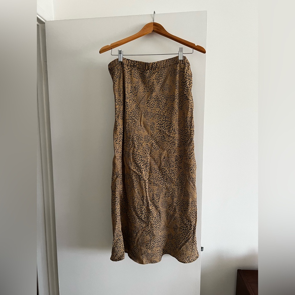 Gap leopard skirt size L tall, worn once or twice, elastic waist